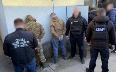 Пятерых военных подозревают в незаконном сбыте оружия из района боевых действий
