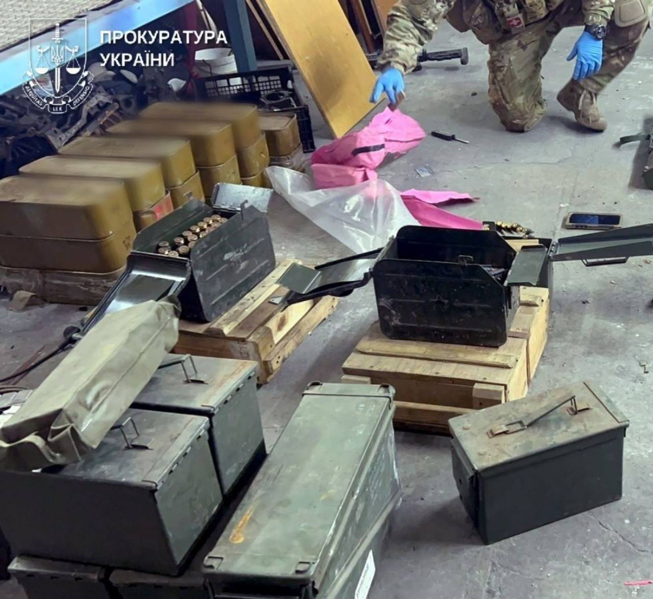 Гранатометы по почте и хранение на СТО: в Одесской области разоблачили военных-оружейников