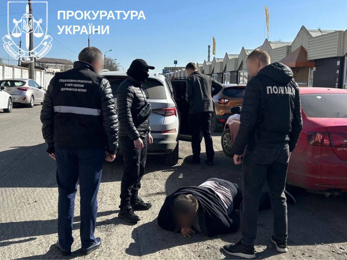 В Киевской области разоблачили схему незаконного выезда военного за $9 тысяч