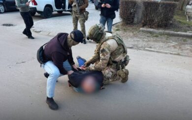 В Прикарпатье подполковник ТЦК требовал $2000 за »помощь» с военным учетом