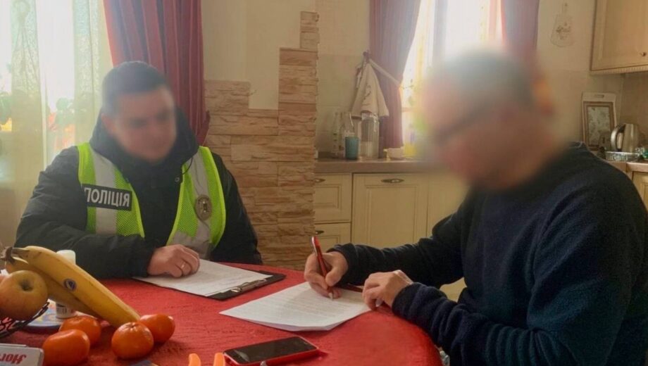 Лікарю-отоларингологу у Києві оголосили підозру через осліплення пацієнта після операції