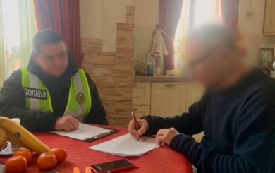 Врачу-отоларингологу в Киеве объявили подозрение из-за ослепления пациента после операции