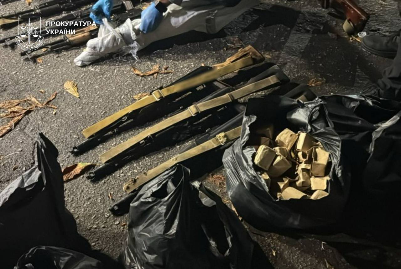 25 автоматов, пулемет и тысячи патронов: в суд направлено дело о масштабном сбыте оружия по Украине