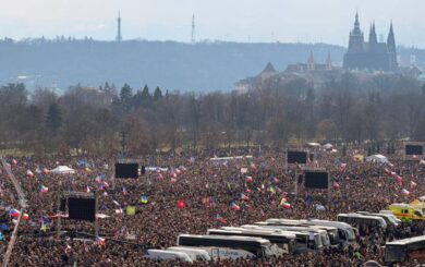 Полмиллиона человек на улицах Праги: масштабные протесты против власти всколыхнули Чехию