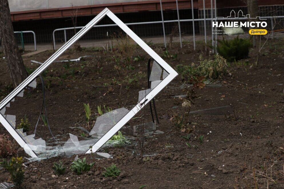 Трое раненых и пожар: в Днепре дрон попал в 14-этажное здание (обновлено)