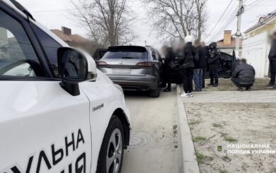 Одесщина: мошенники обманывали военных на элитные автомобили, их задержала полиция