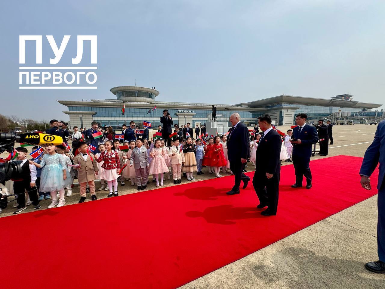 Лукашенко прибув до КНДР з офіційним візитом та зустрівся з Кім Чен Ином (фото)
