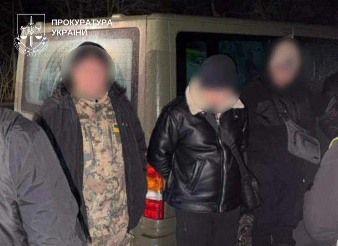 Разоблачена схема переправки призывников за границу: капеллан маскировал мужчин в сетках