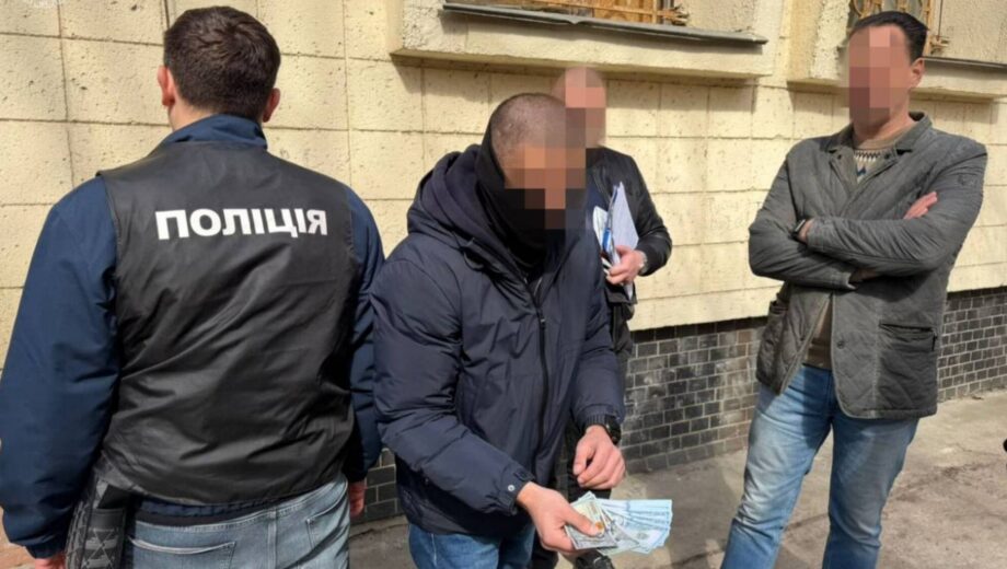 В Одессе разоблачили чиновника НААН, получившего взятку за фиктивную отсрочку от мобилизации