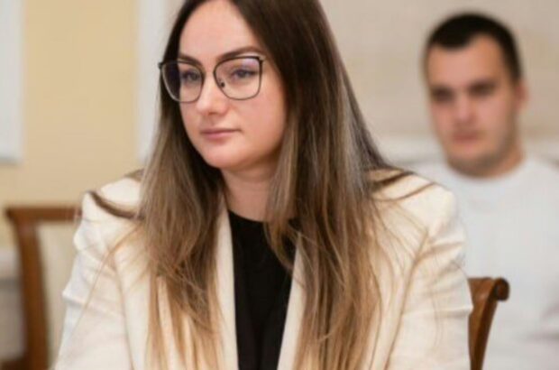 Муж экс-чиновницы Минэнерго приобрел Tesla за 10 тыс. грн и продал в 80 раз дороже