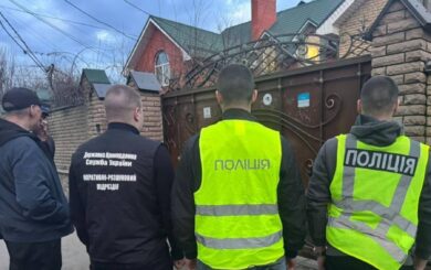 В Сумах разоблачили схему незаконных платных услуг: женщину подозревают во вовлечении несовершеннолетней