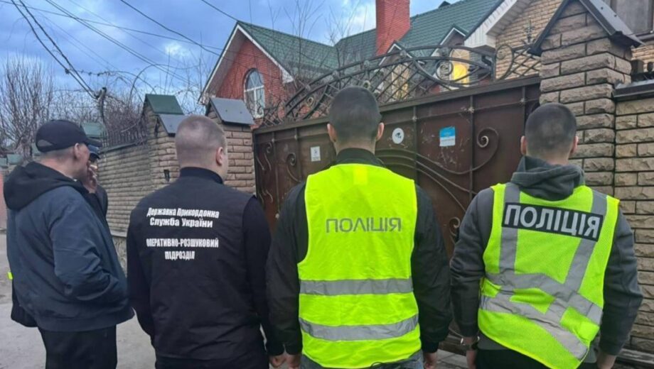 В Сумах разоблачили схему незаконных платных услуг: женщину подозревают во вовлечении несовершеннолетней