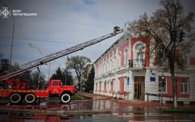 Вражеские БпЛА попали в админздания на Черниговщине: есть повреждения и пострадавшие