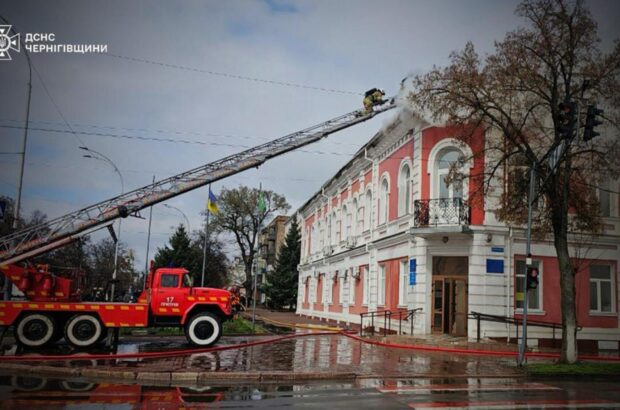 Вражеские БпЛА попали в админздания на Черниговщине: есть повреждения и пострадавшие
