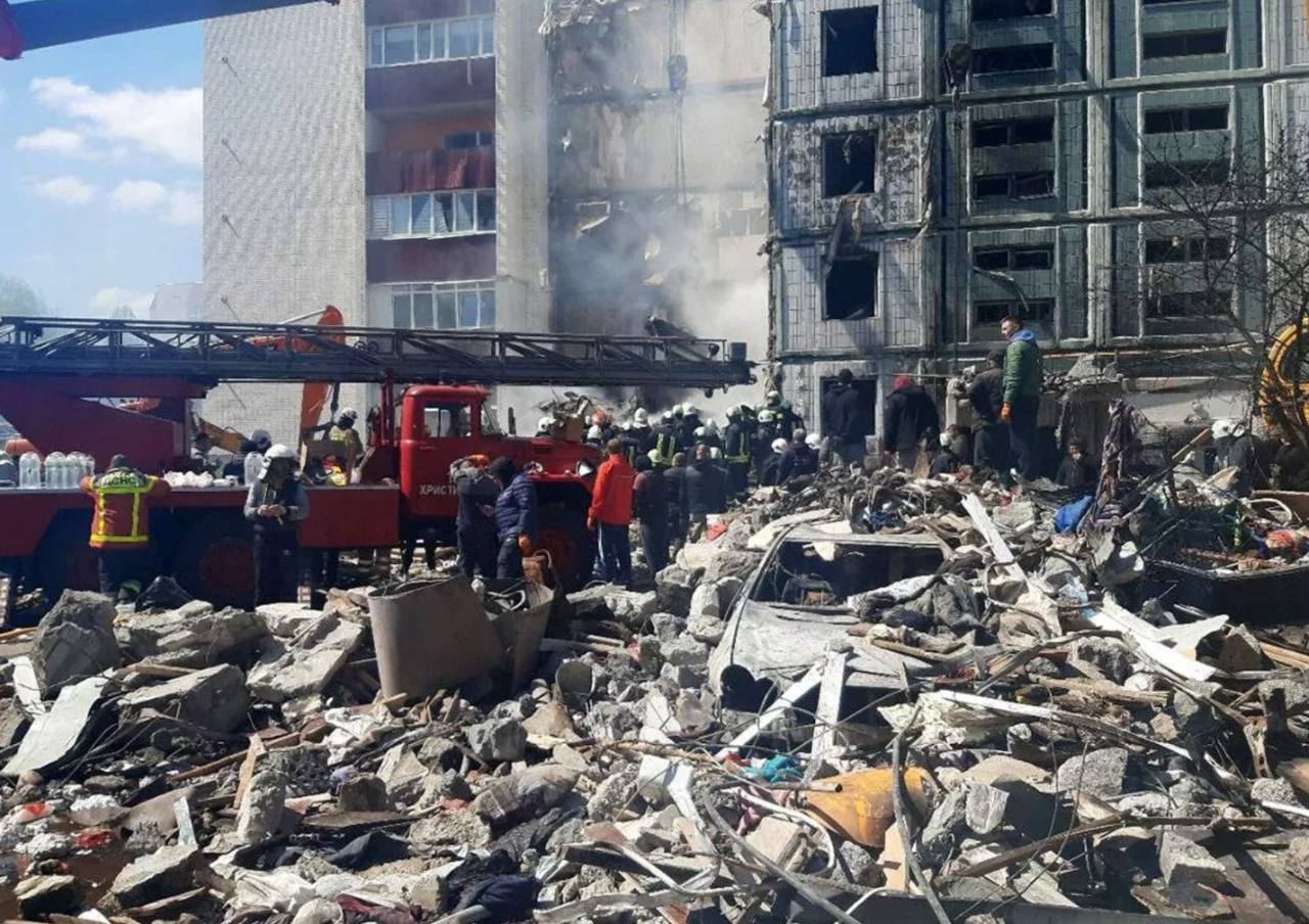 Зарабатывали на трагедии: в Умани разворовали миллионы во время восстановления дома после ракетного удара