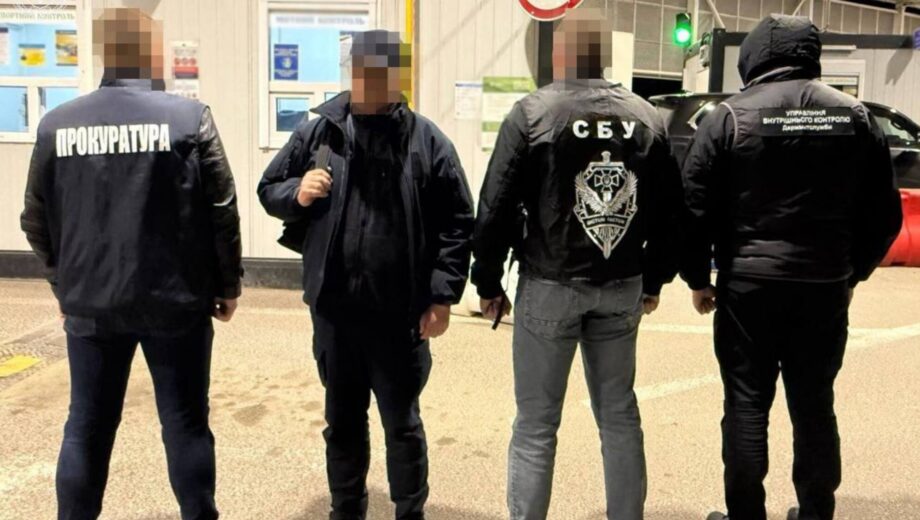 Инспектора поста »Краковец» подозревают в заработке на недекларируемой наличности