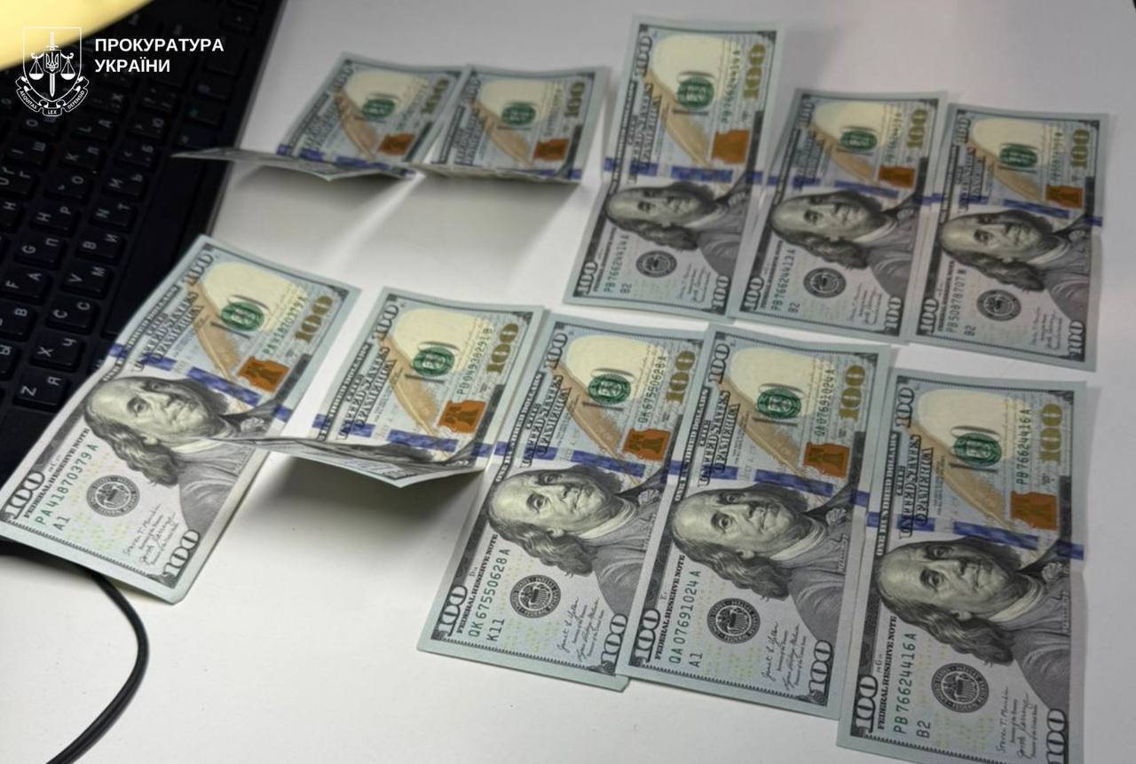 На Львівщині митника викрили на схемі незаконного вивезення валюти за кордон