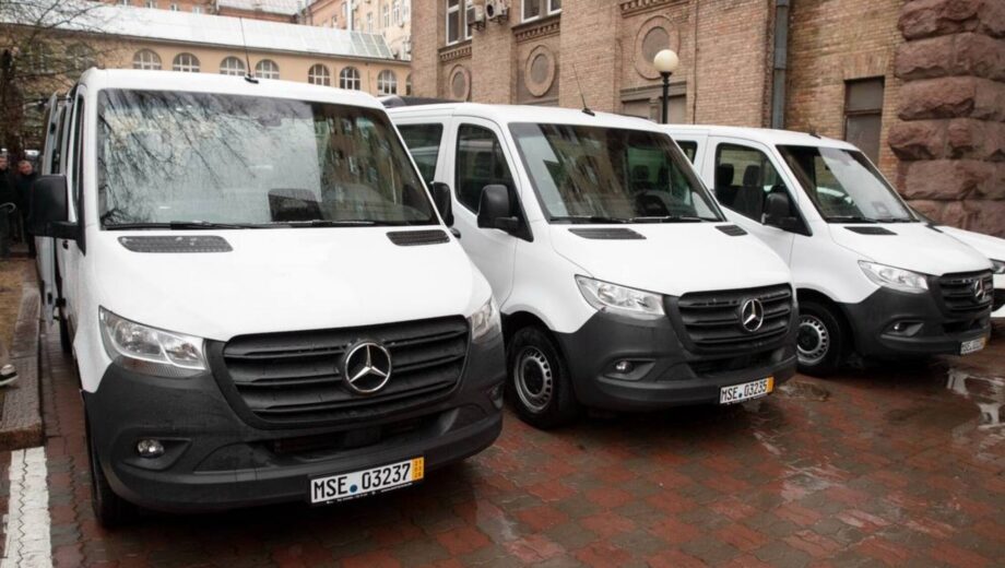 Київ отримав довгоочікувані соціальні автобуси: Кличко розповів про допомогу від Німеччини