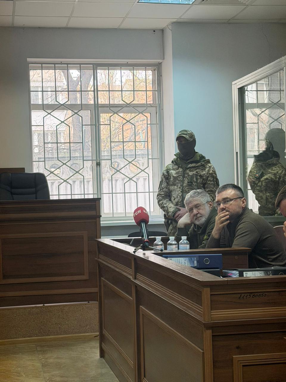 Коломойський вже не в ''клітці'': у Шевченківському суді триває процес за участі бізнесмена (фото)