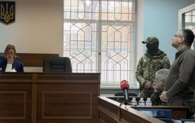 Коломойський — вже не в ”клітці”: у Шевченківському суді триває процес за участі бізнесмена (фото)