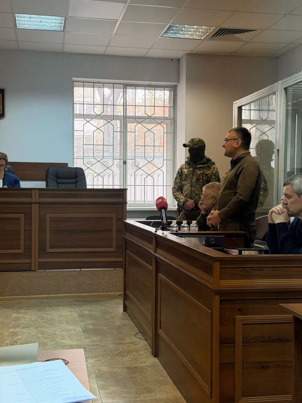 Коломойський вже не в ''клітці'': у Шевченківському суді триває процес за участі бізнесмена (фото)