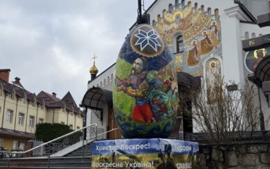 Пасха-2026: в корзинах украинцев заметили пиво и учебники