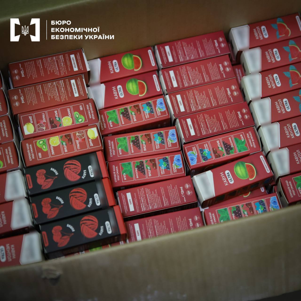 БЕБ викрило у Києві нелегальний продаж рідин для вейпінгу: проведено понад 70 обшуків