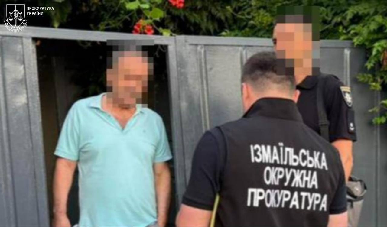Скандал на мільйони: з Дунаю незаконно видобували пісок для приватного терміналу — причетний мер