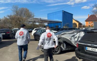 Працює попри ухвалу сууд: у Києві викрили нелегальну СТО для елітних авто