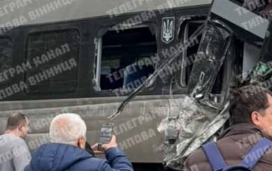 На Вінниччині зіткнулися тепловоз і ”Інтерсіті+”: у поїзді — понад пів тисячі пасажирів