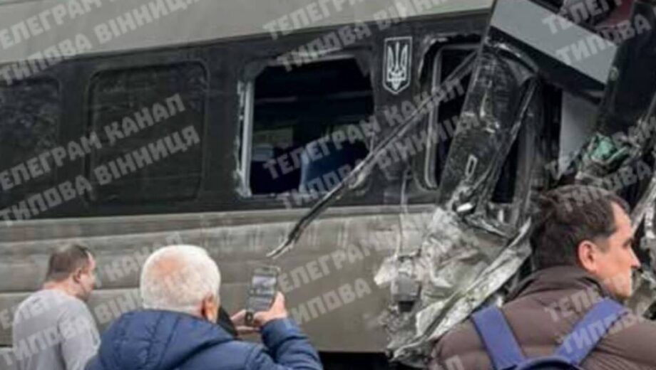 В Винницкой области столкнулись тепловоз и »Интерсити+»: в поезде — более полутысячи пассажиров