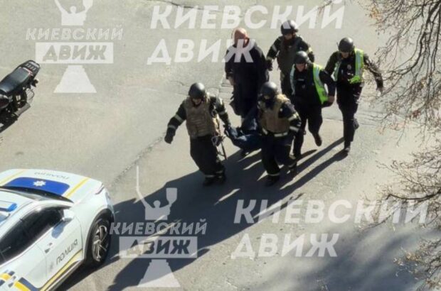 У Києві невідомий відкрив стрілянину: є загиблі та поранені, серед постраждалих дитина