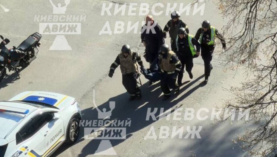 В Киеве неизвестный открыл стрельбу: есть погибшие и раненые, среди пострадавших ребенок