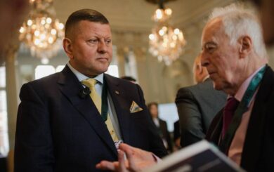 Нова реальність війни: Валерій Залужний пояснив, як дешеві атаки руйнують економіку ворога