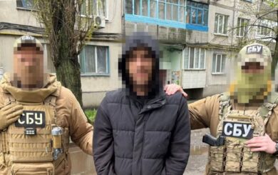 СБУ та Нацполіція викрили схему продажу ”трофейної” зброї в Україні