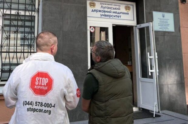 Через ”незручні питання”? Акредитованих журналістів СтопКору не пустили на публічний захід до 70-річчя ЛДМУ