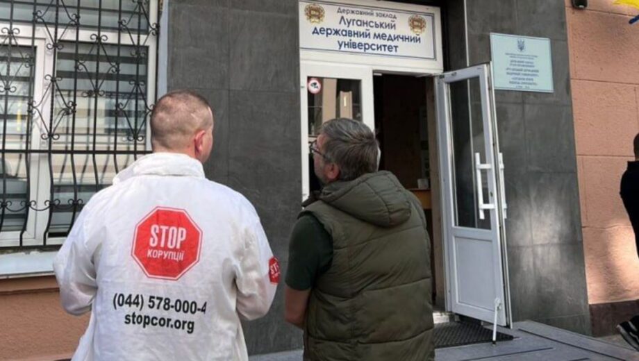 Из-за »неудобных вопросов»? Аккредитованных журналистов СтопКора не пустили на публичное мероприятие к 70-летию ЛГМУ