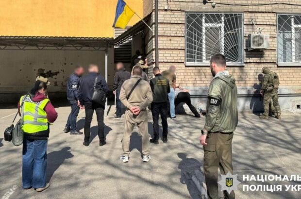 На Дніпропетровщині затримали посадовця ТЦК: вимагав $1500 за виключення з військового обліку