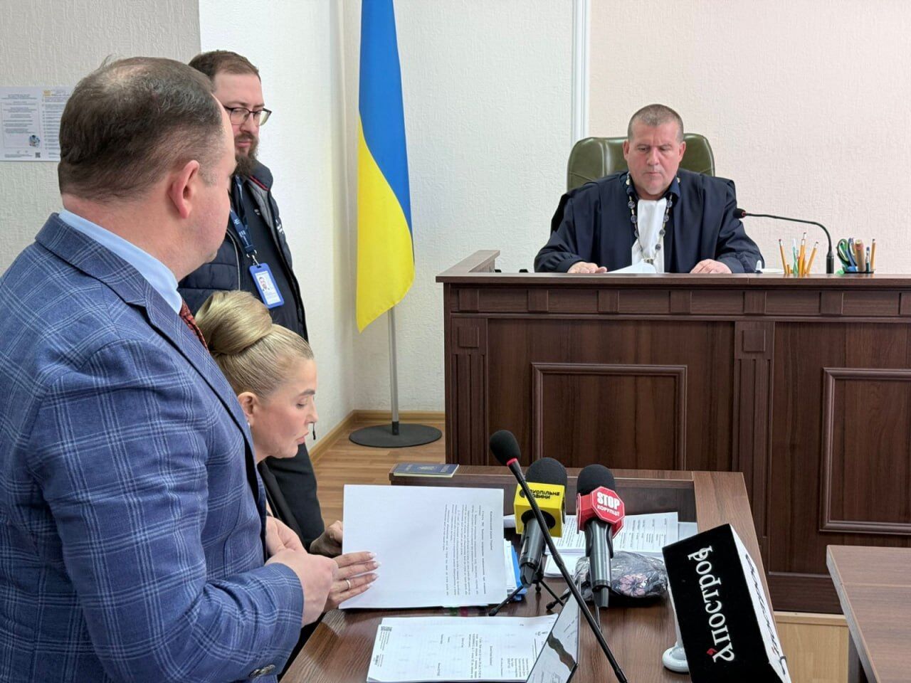 Юлия Тимошенко сможет свободно уезжать за границу: ВАКС вернул ей паспорт