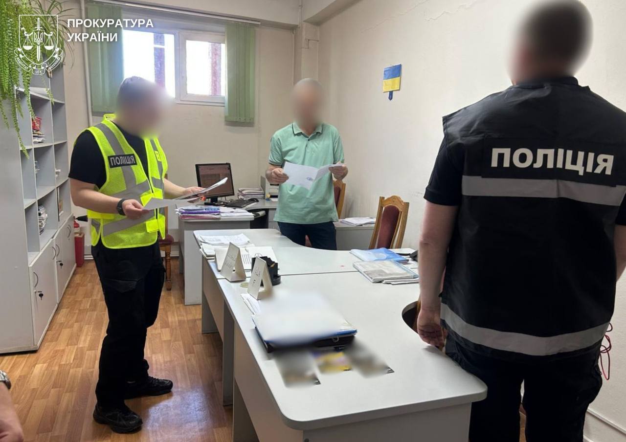 Фіктивне працевлаштування до коледжу заради відстрочки: правоохоронці розслідують масштабну корупційну схему