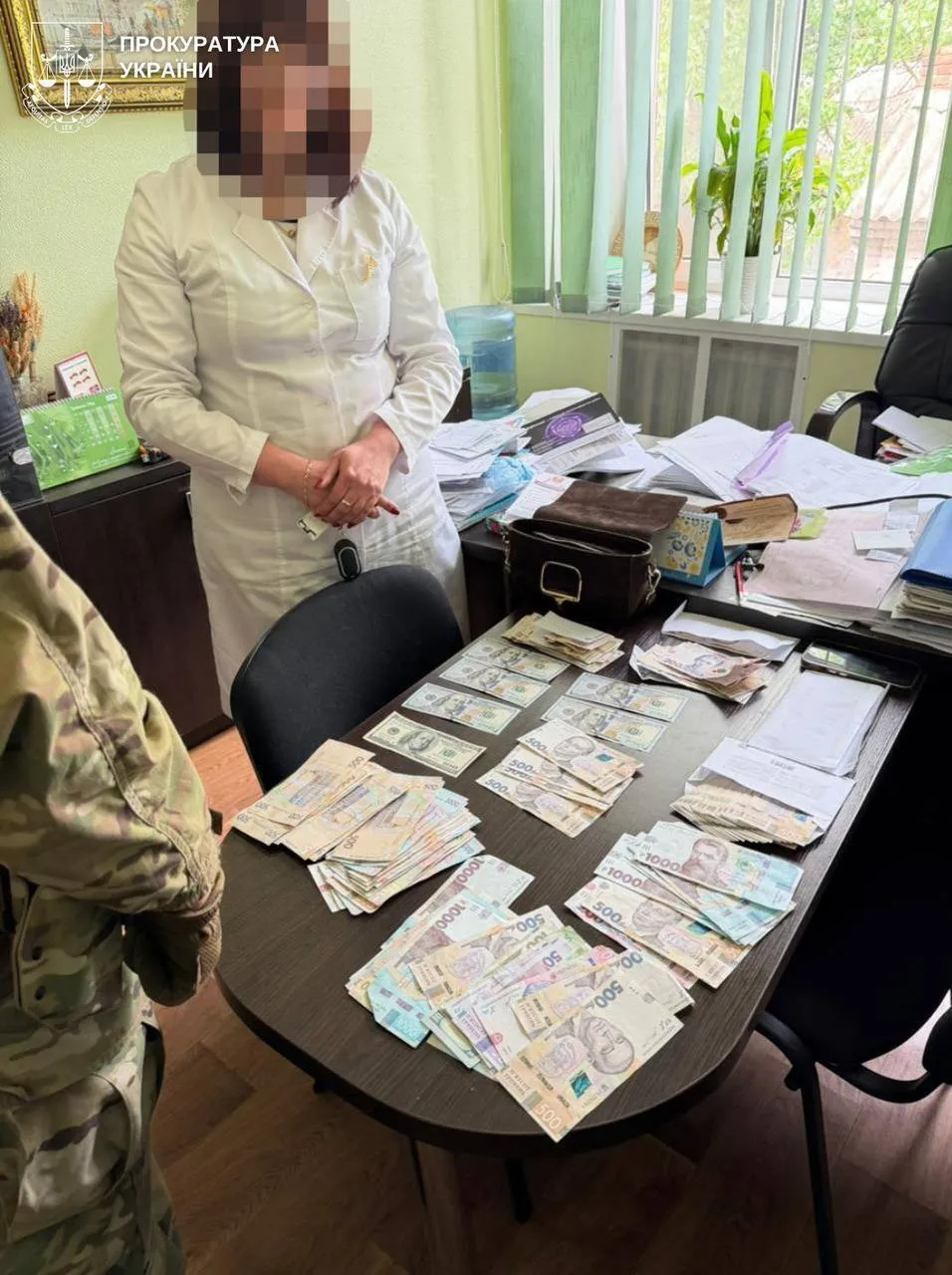 ''Инвалидность'' за 3,5 тысячи долларов: в Кировоградской области разоблачили главу ВЛК и врачей