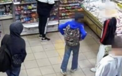 Угрожали шампурами и грабили магазины: в Житомире разоблачили группу подростков