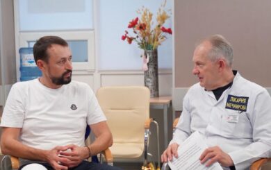 Лікарня Мечникова отримала сучасну швидку: фонд ”Надія” та Валерій Дубіль передали авто для порятунку важких пацієнтів