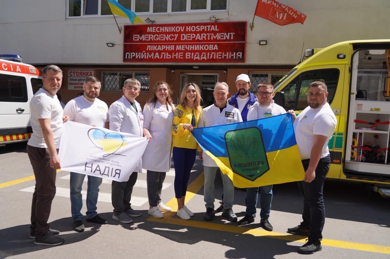 Лікарня Мечникова отримала сучасну швидку: фонд ''Надія'' та Валерій Дубіль передали авто для порятунку важких пацієнтів