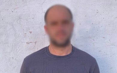 У Києві після ракетної атаки затримали мародера: чоловік обкрадав пошкоджені квартири на Подолі