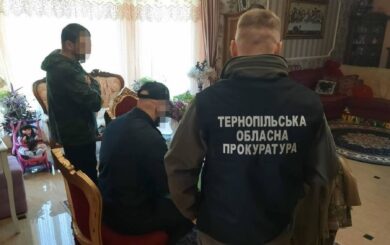 Посадовець міськради підозрюється у незаконній реєстрації майна оборонного підприємства