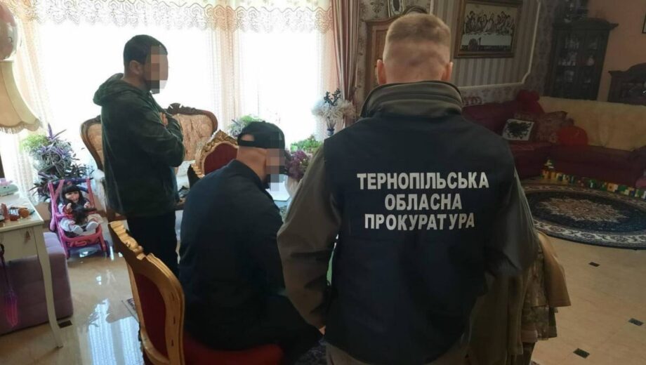 Посадовець міськради підозрюється у незаконній реєстрації майна оборонного підприємства