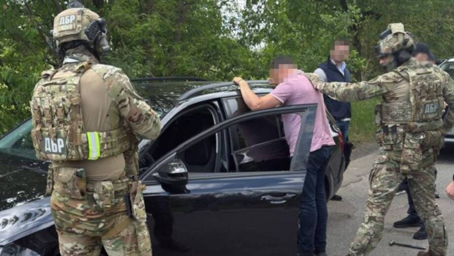 ДБР разоблачило адвоката, обещавшего снять военного с розыска за деньги