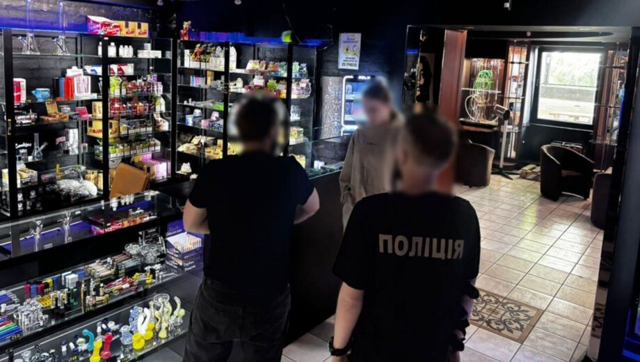 ДСР Нацполиции разоблачила нелегальный рынок вейпов в столице: 27 обысков и тысячи единиц фальсификата