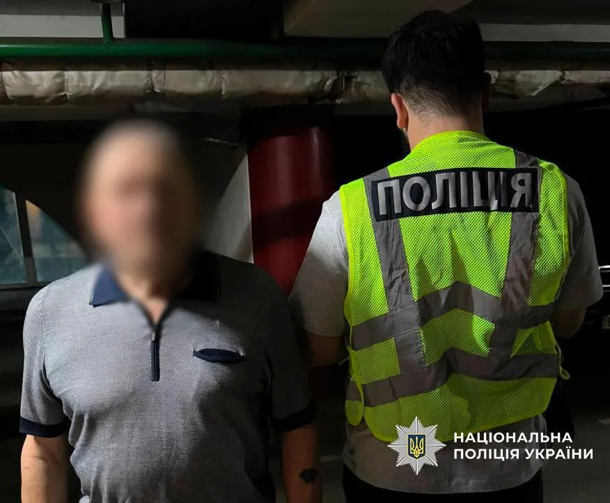 В Киеве мужчина случайно выстрелил из ружья: тяжело ранена женщина